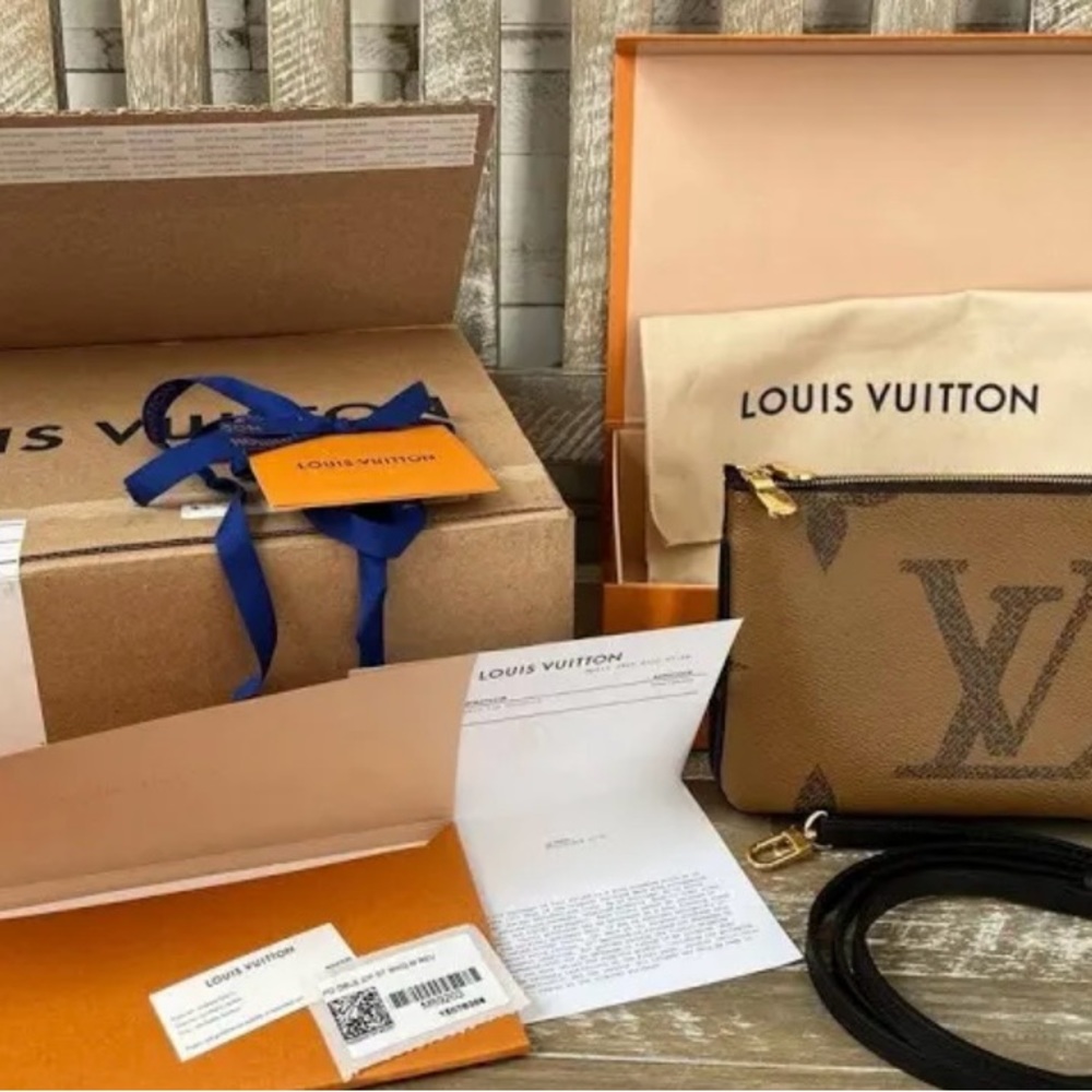 Louis Vuitton monogram reverse double zip pochette authentic.